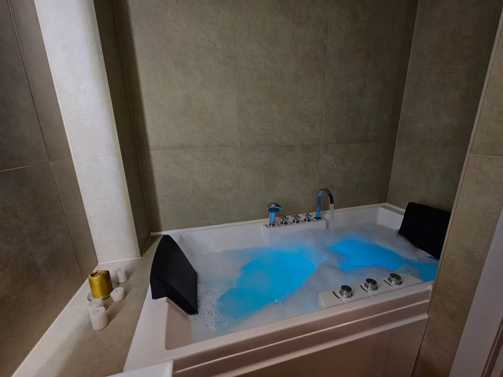 Квартира Апартаменты с джакузи и видом на закат — аренда посуточно в Тула