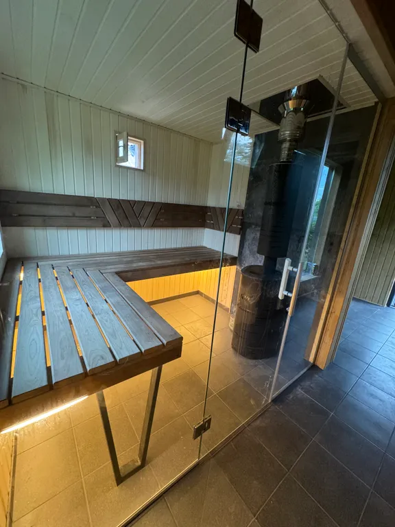 Коттедж Уютный барн с баней на дровах и пением птиц в саду — Заворово