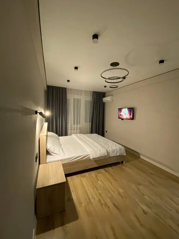 Чистая и современная квартира с видом на горы в центре города