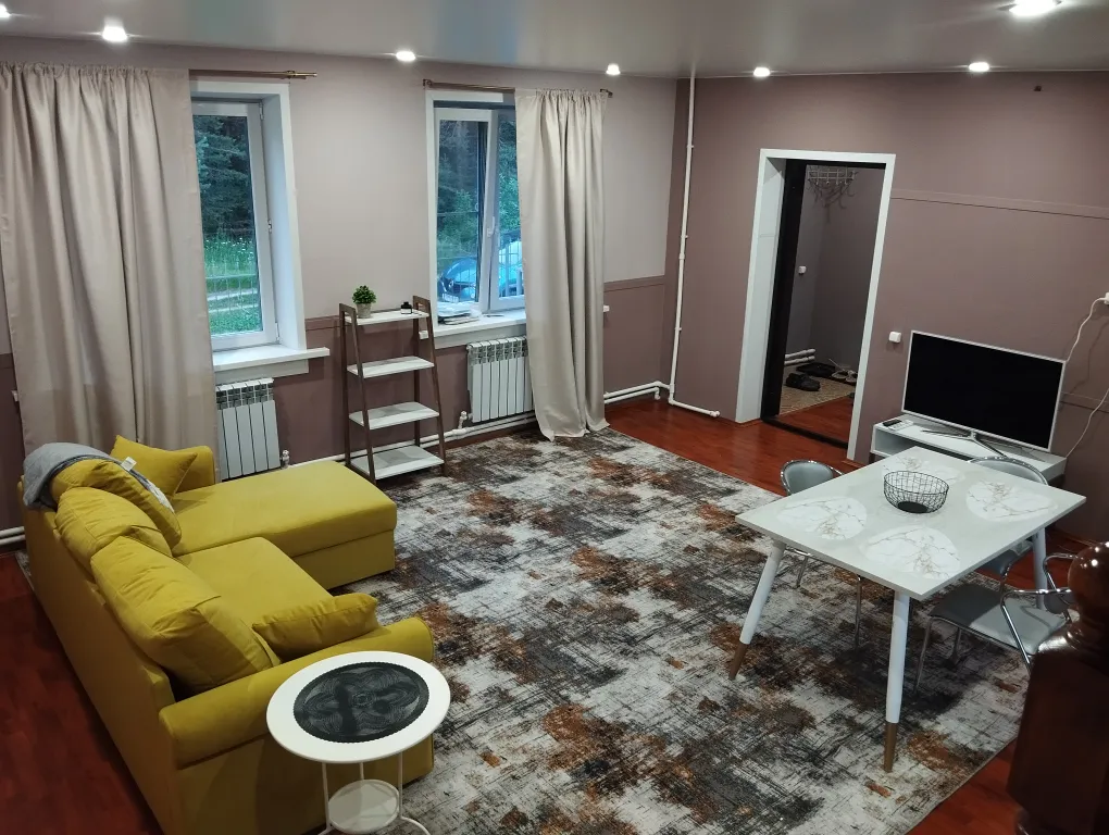 Дом в сосновом бору на озере