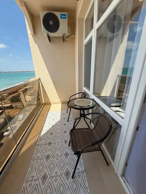 Новая квартира-студия с видом на море