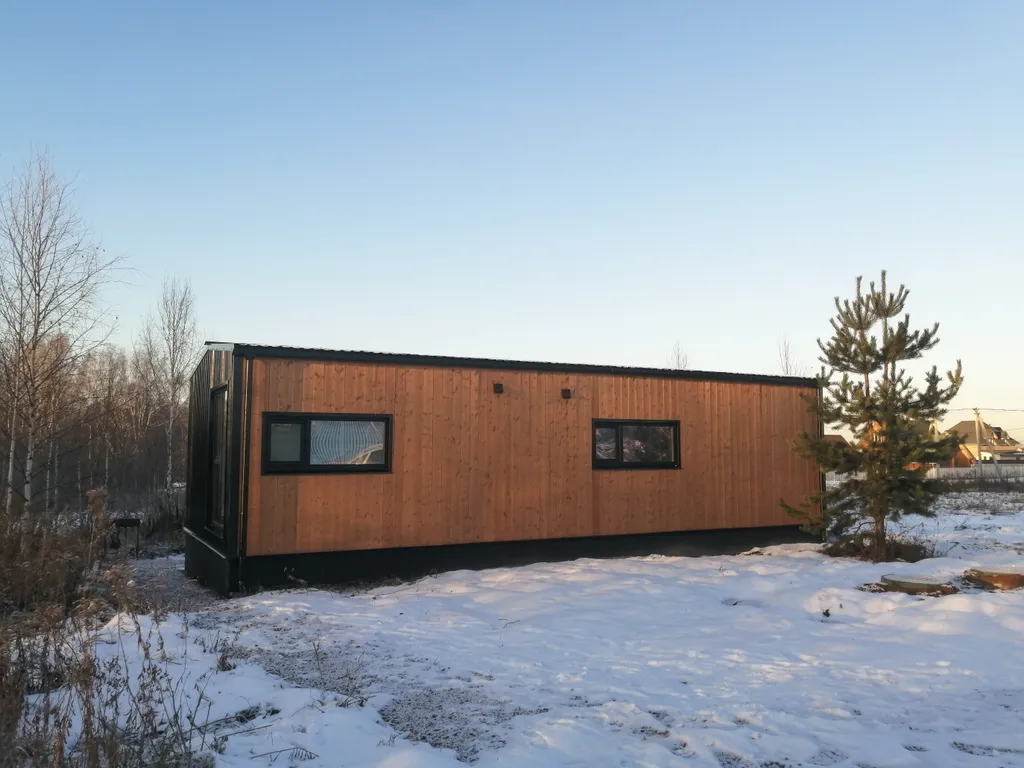 Загородный дом с панорамными окнами и террасой