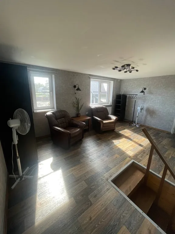 Дом с баней на берегу озера, в черте города