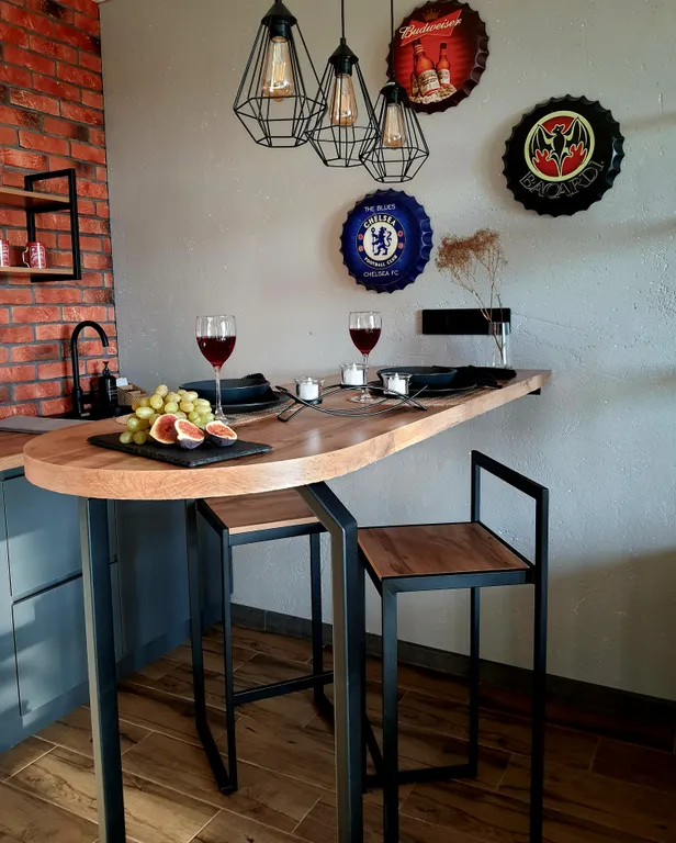 Брутальная студия в стиле лофт, панорамный вид