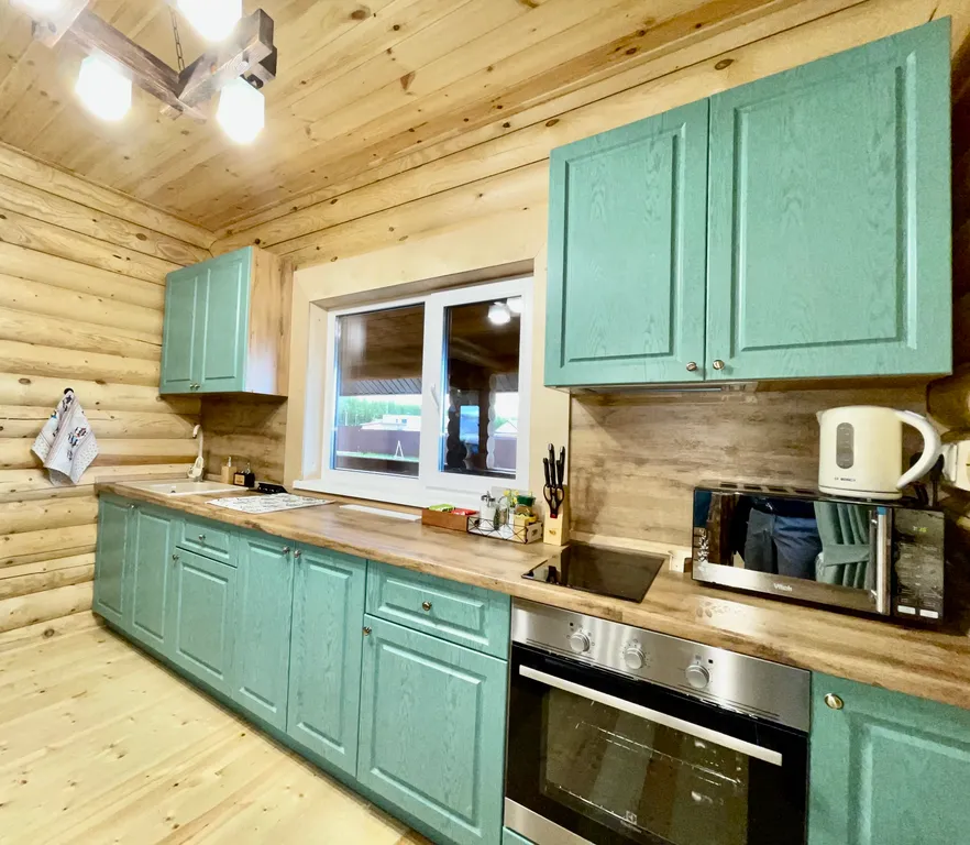 Бревенчатый 2-х этажный коттедж