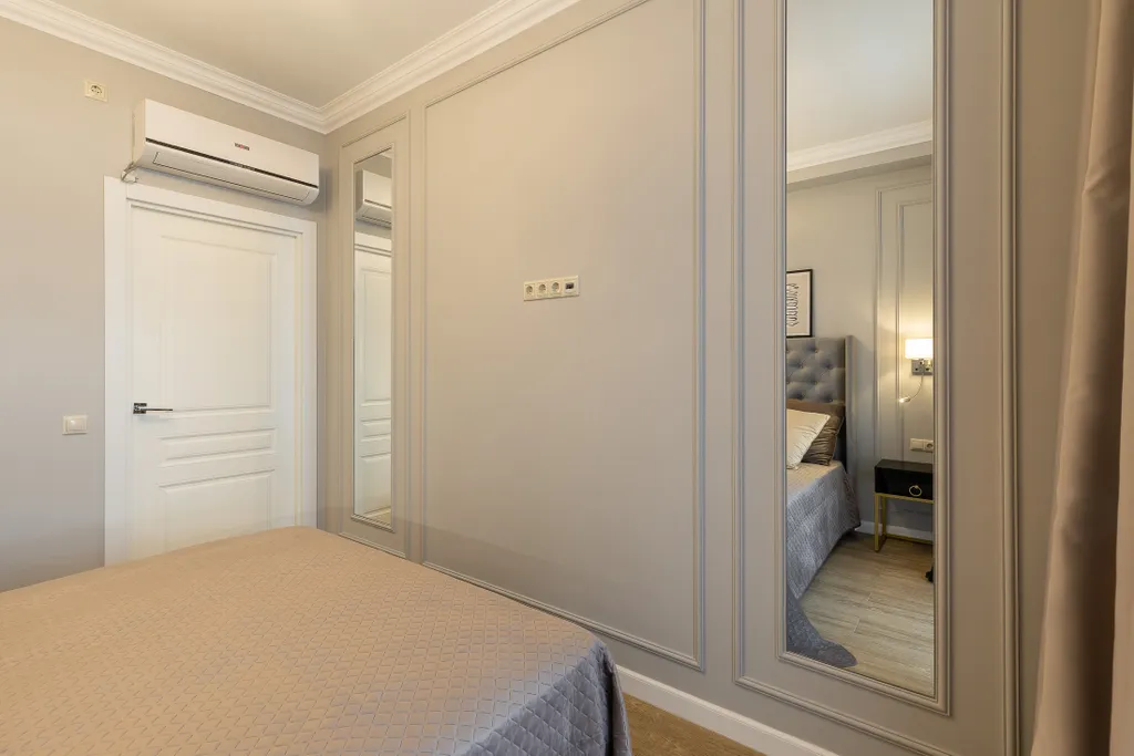 Апартамент с большой террасой и бассейнами на территории