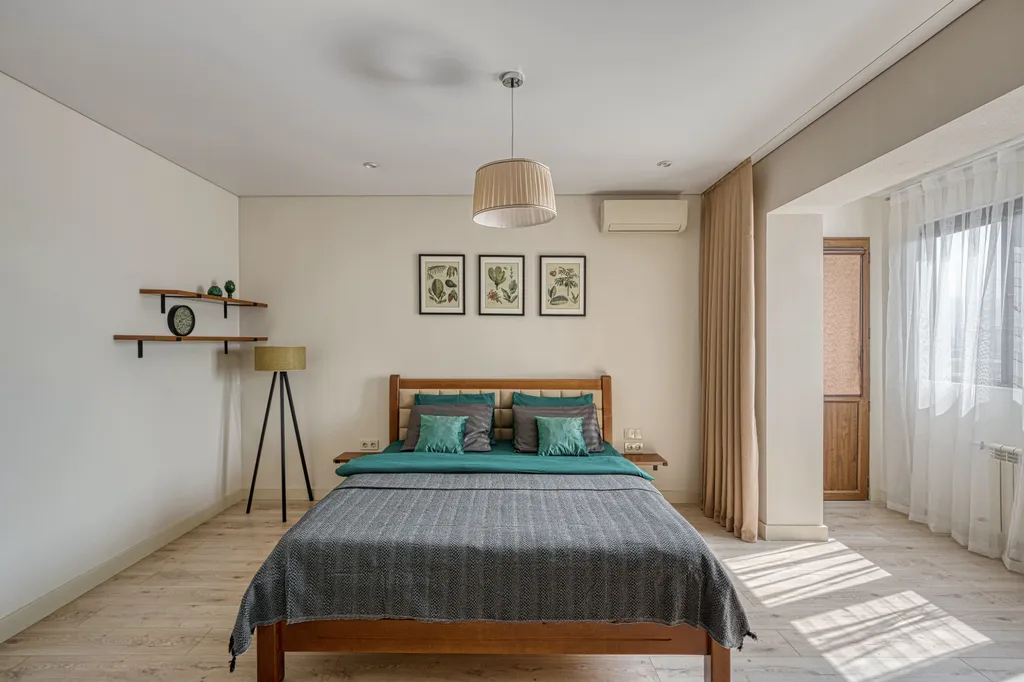 Современный апартамент в центре с видом на город и горы у метро