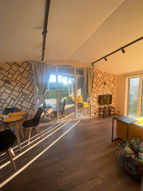 Домик в березах с баней