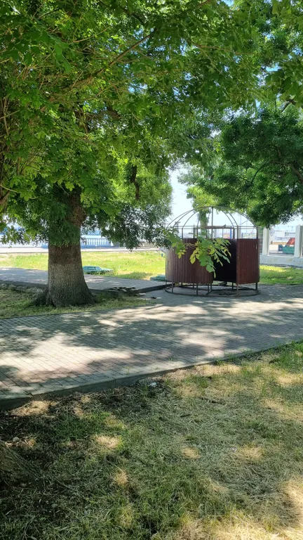 Дом рядом с морем в тихом районе