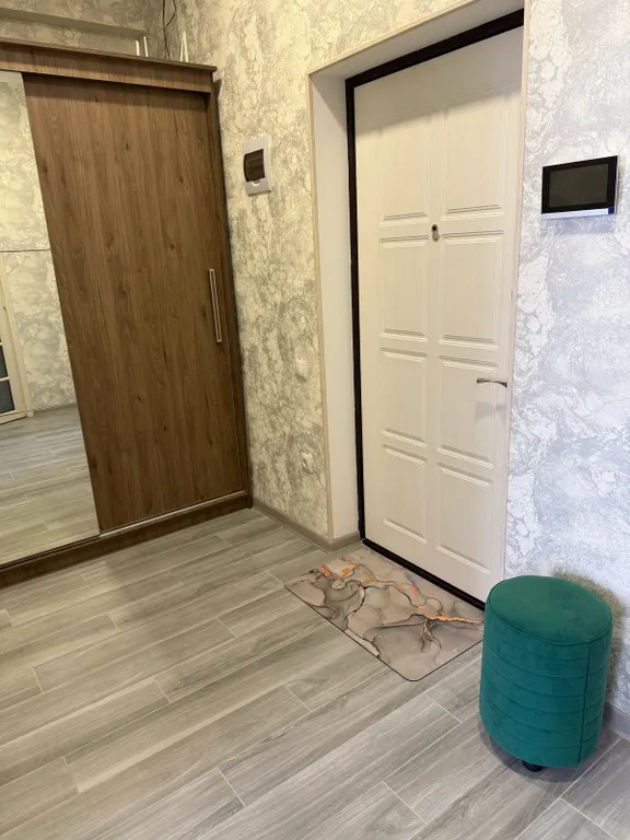 Светлая квартира с балконом в новостройке