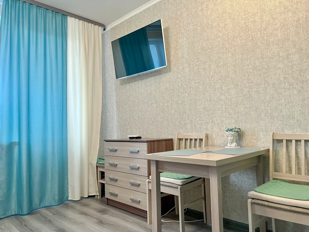 Lux Blue apartment с ванной и большим ТВ (1ый ЖК от метро, 700 метров)