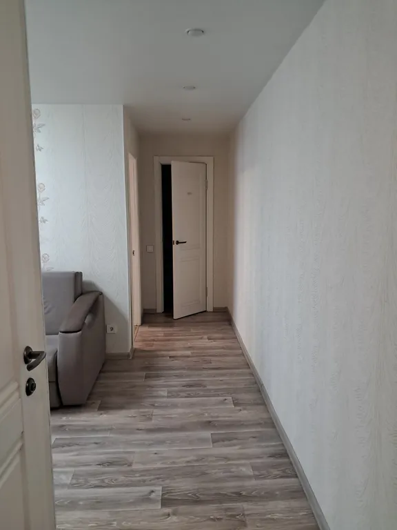 Двухкомнатная квартира недалеко от въезда в город со свежим ремонтом