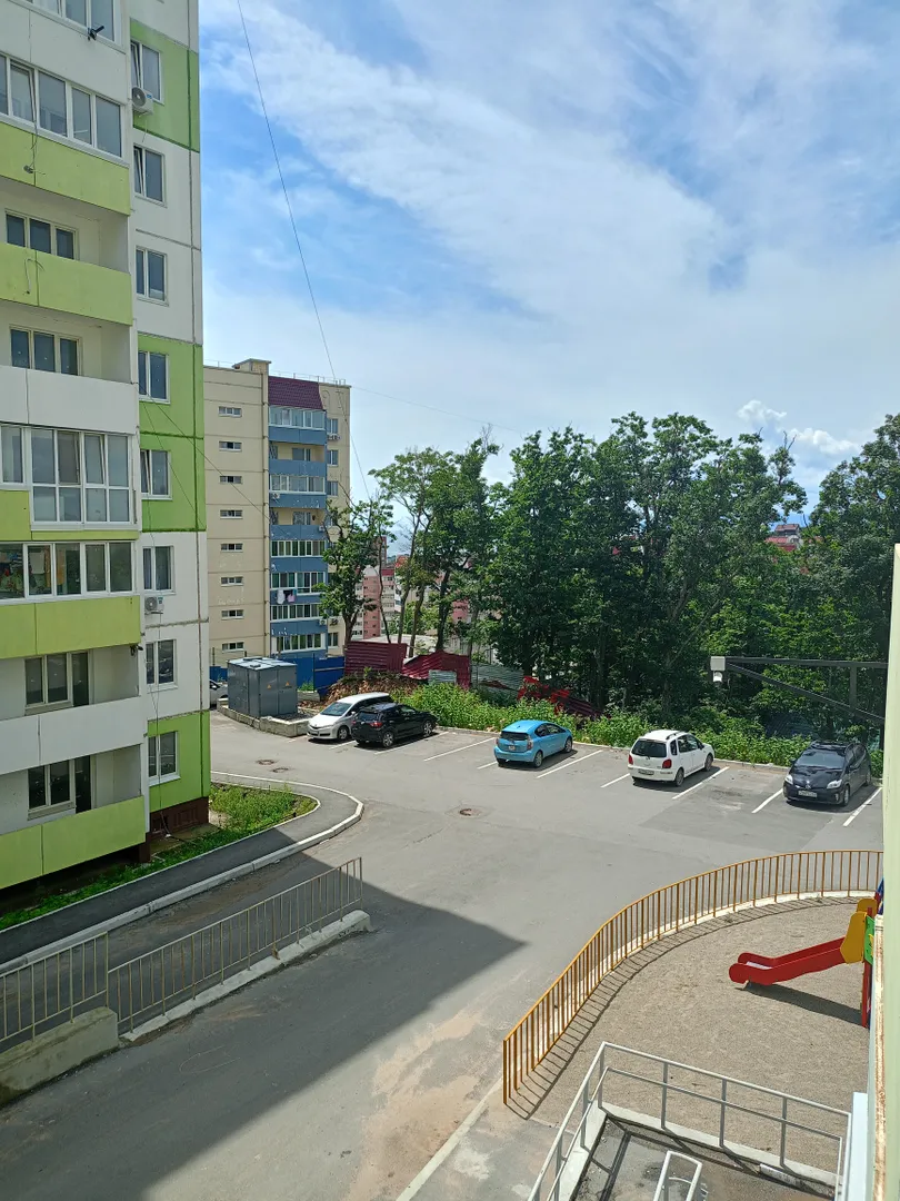Вид из окна днем
