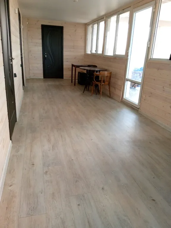 Дом на пляже озера