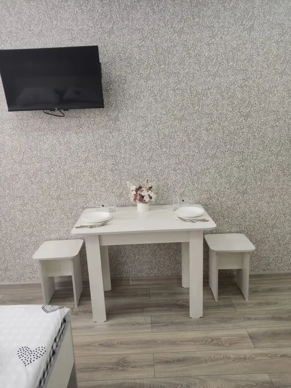 Светлая студия-2, расположенная вблизи аэропорта и ЖД вокзала Алматы-1