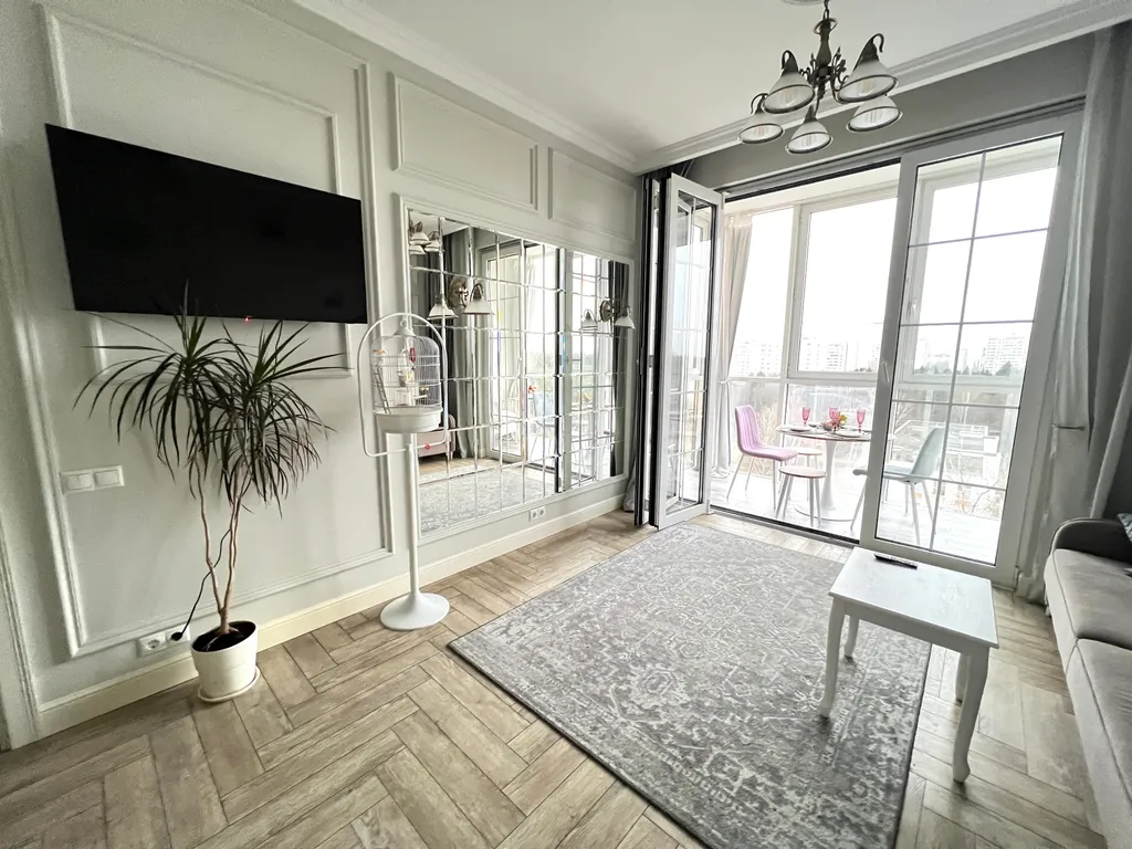 Курортная квартира с питерской атмосферой-лес, озеро, Москва.