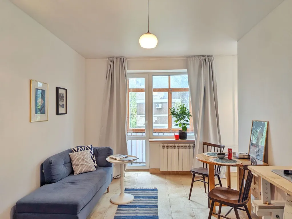 Уютная арт-квартира с душой, винтажем и видом на сквер