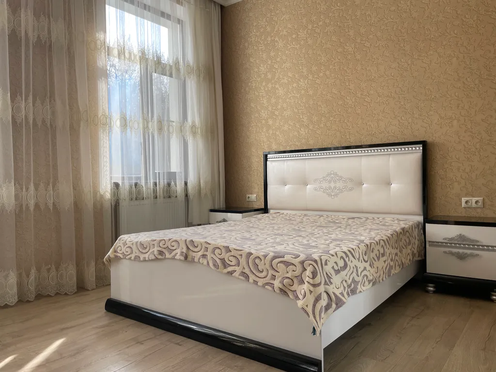 Апартаменты с двумя спальнями в элитном доме в центре рядом с парком