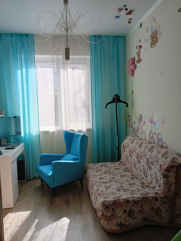 Дом с бассейном и террасой в коттеджном поселке