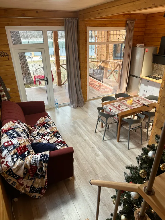 Новый круглогодичный коттедж из бруса на берегу Катуни