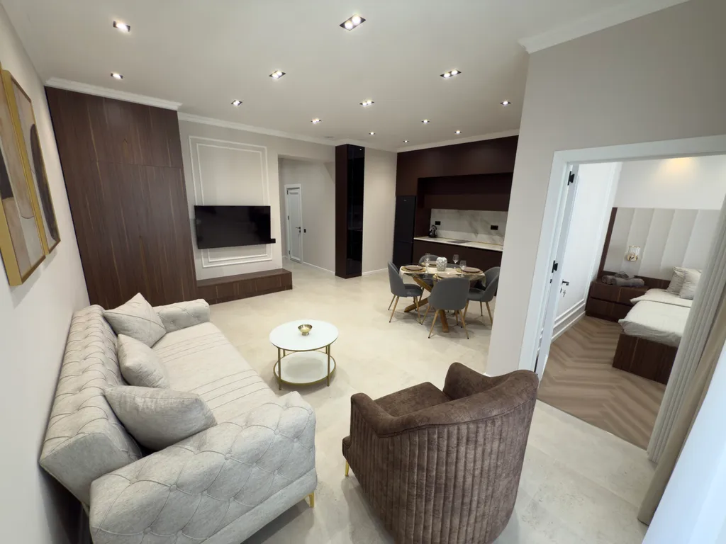 Monna Lisa Apartment on 28 may