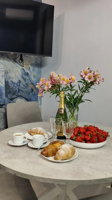 Новые уютные просторные апартаменты с открытым балконом возле моря