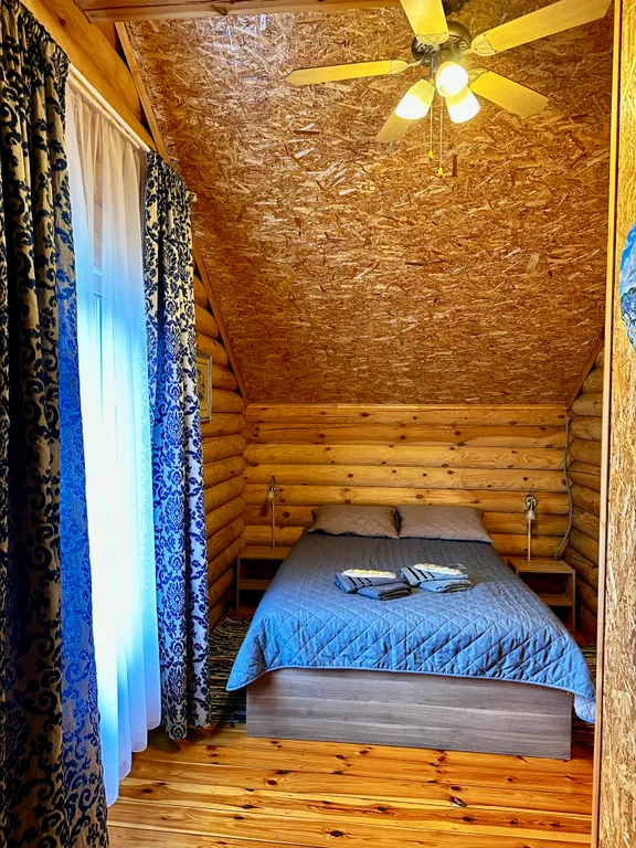 Коттедж Дом на берегу пруда — Бор