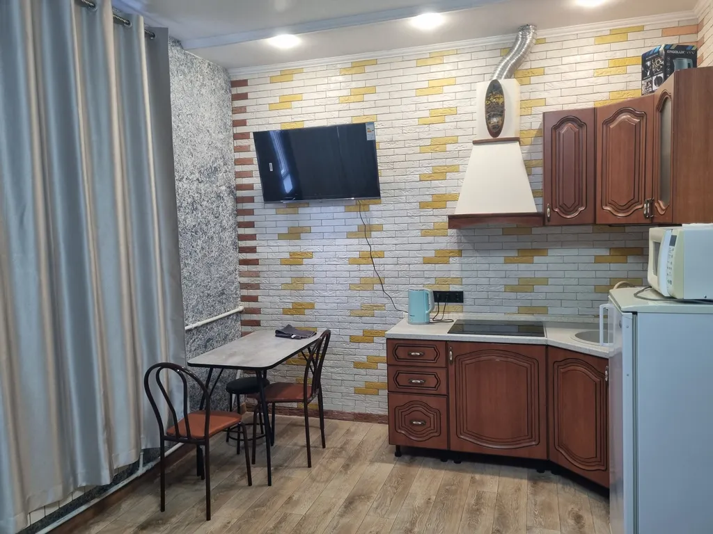 Студия находится в частном секторе самострой, рядом лес для прогулки