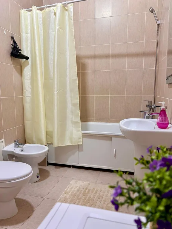 Трехкомнатная квартира около Mega Silkway