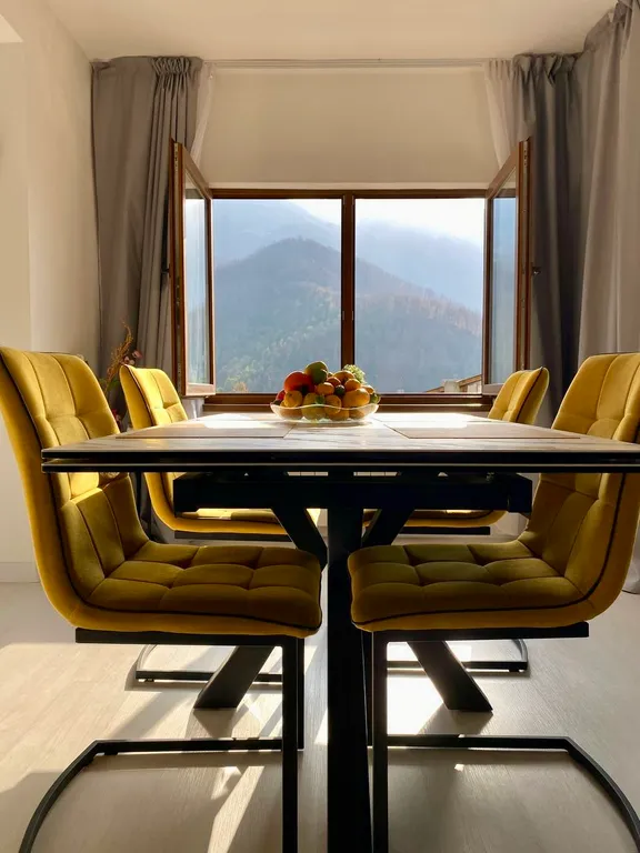 Дом с шикарным видом на горы, с теплым бассейном и баней на дровах