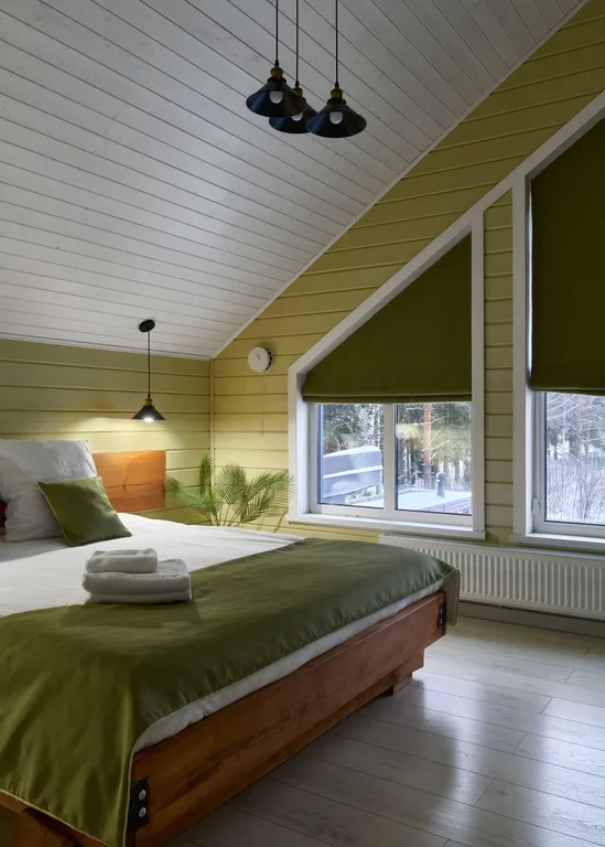 Дом в лесу у озера