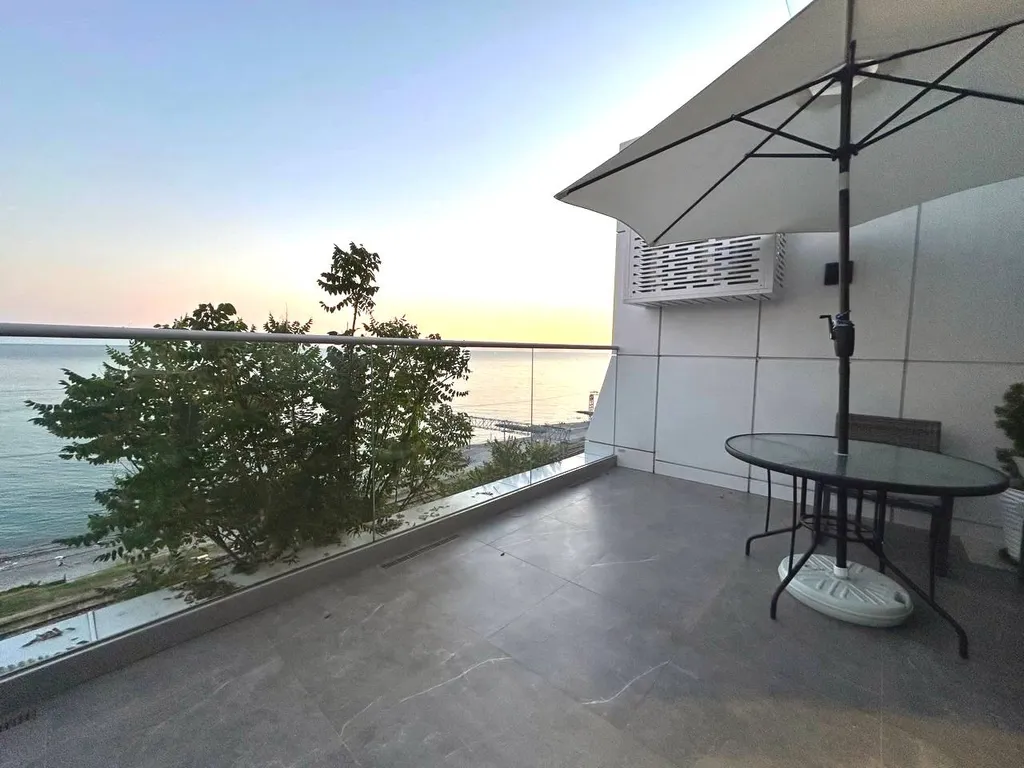 Двухкомнатные апартаменты с прямым видом на море и роскошной террасой