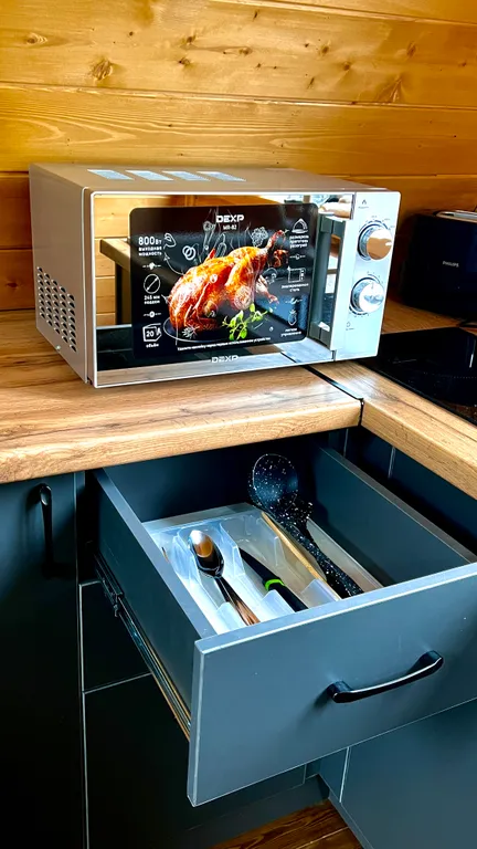 Живописный уголок в лесу вдали от городской суеты