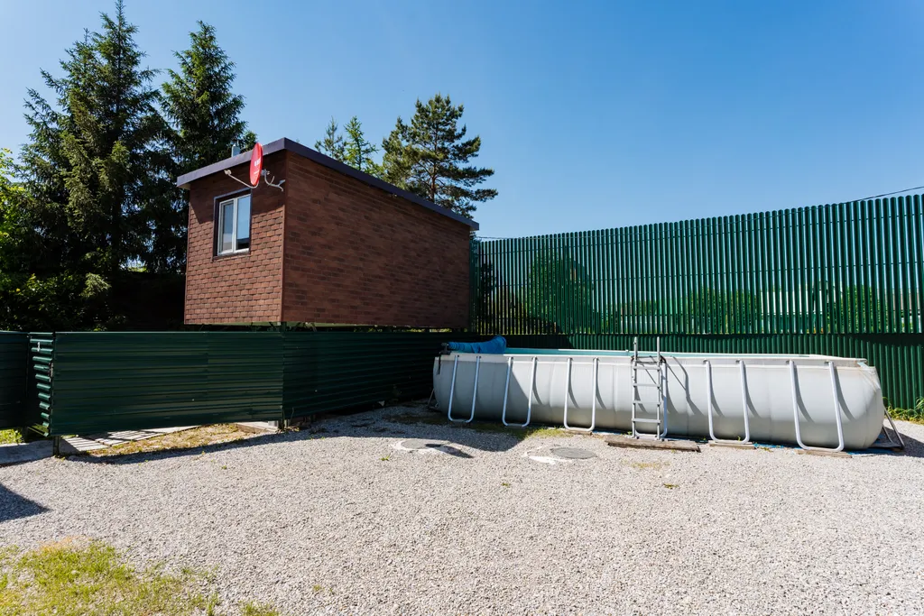 Бунгало на берегу озера в границе леса