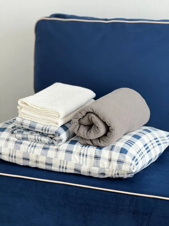 Уютная квартира напротив бассейна со своими лежаками, 7 спальных мест