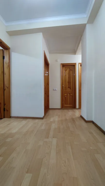 Четырехкомнатная квартира в центре Бишкека