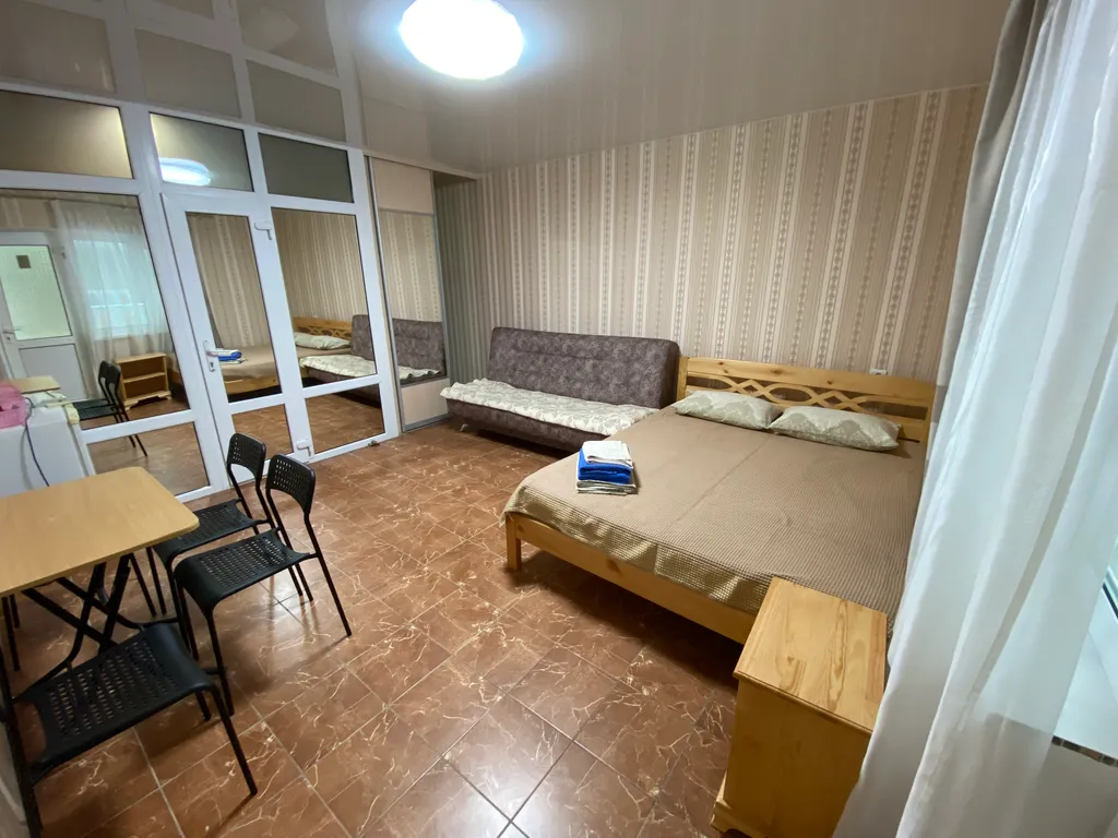 Квартира Четырехместный номер  эконом — аренда посуточно в Судак