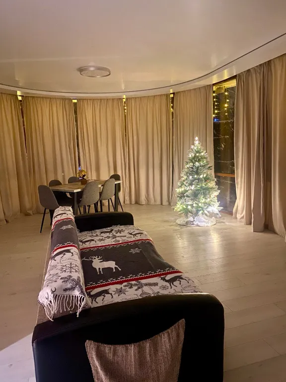 Коттедж с теплым бассейном и баней на дровах