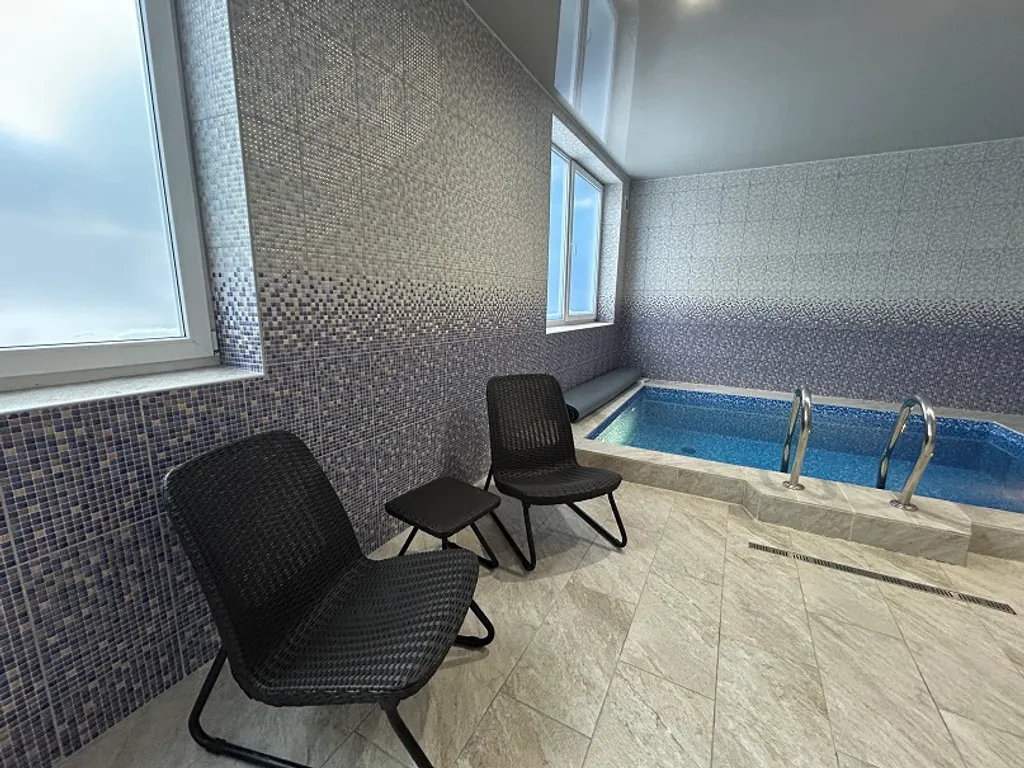 Уютный коттедж рядом с минском, с баней на дровах и бассейном