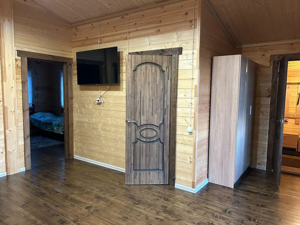 Домик около озера