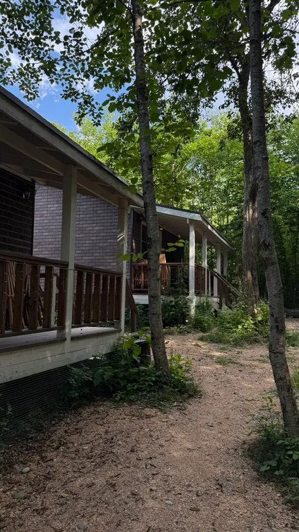 Сказочный домик в сердце леса