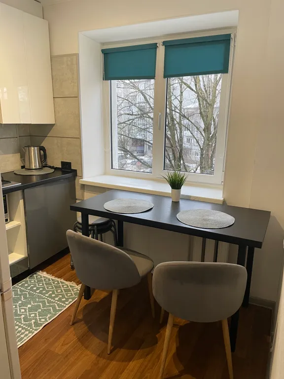 Аквамариновый вечер в центре города