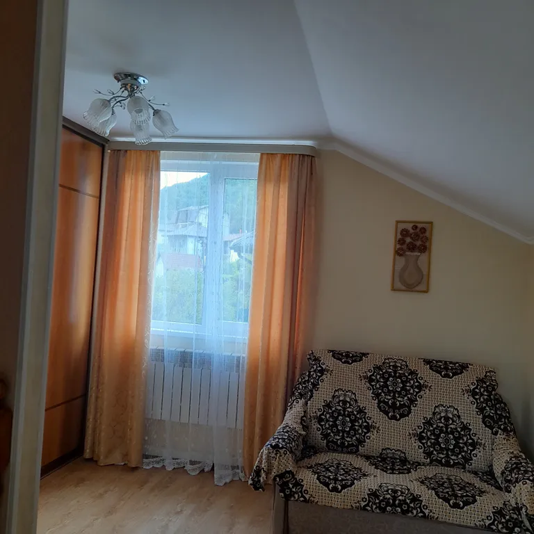 Отдельностоящий двухэтажный дом