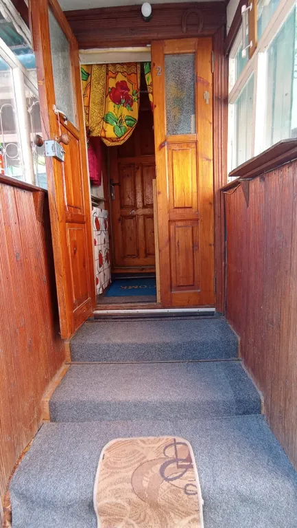 Дом вдоль аллеи