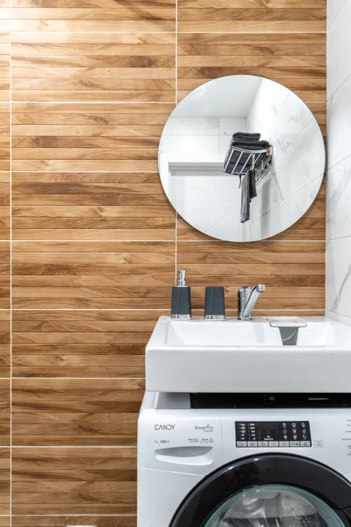 Современная и уютная студия с балконом