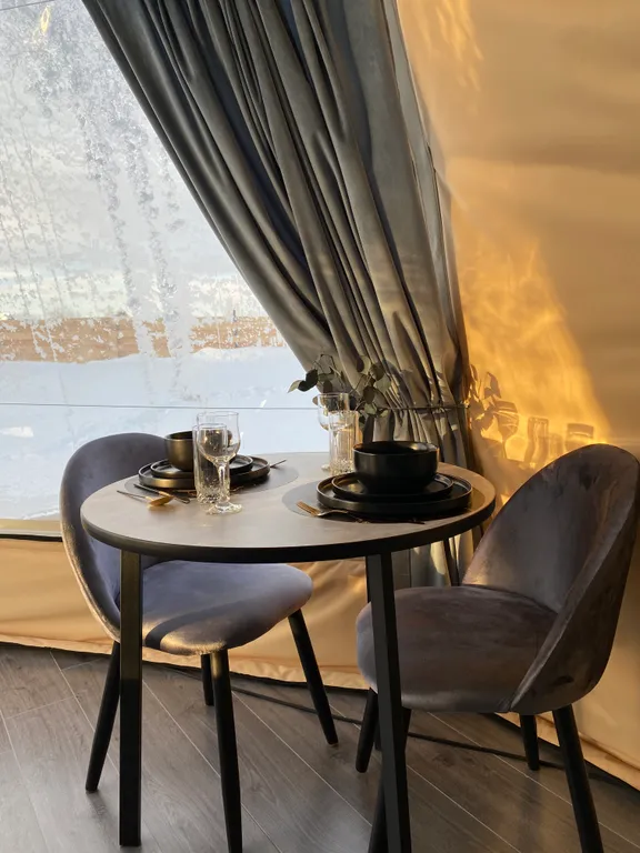 Домик вблизи озера