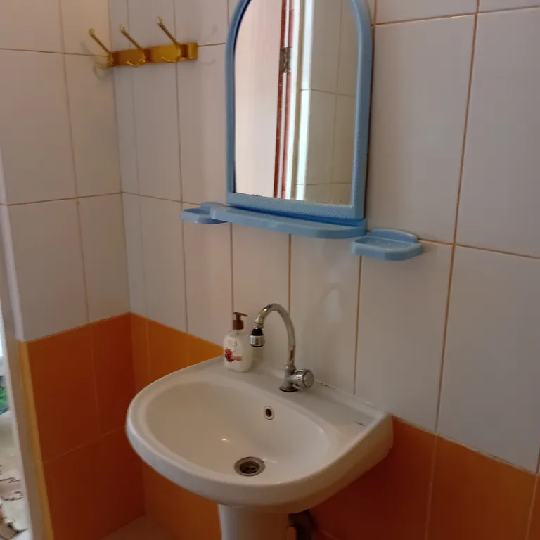 4 местный номер с кондиционером, душем, телевизором