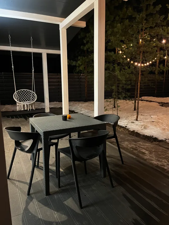 Дом в окружении сосен