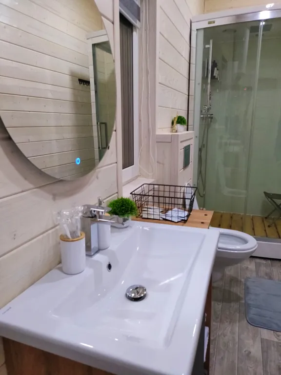 Уютный дом на берегу озера