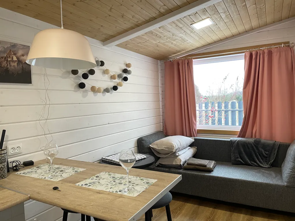 Уютный домик в тишине у озера Кипень